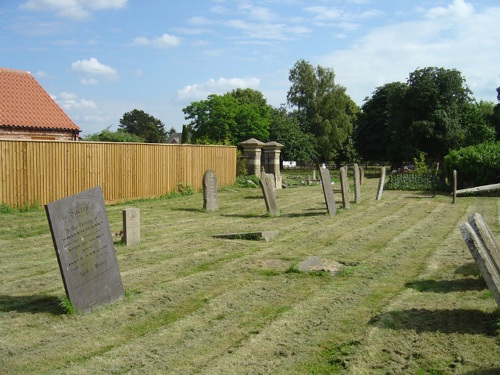 Commonwealth War Graves St Andrew Churchyard