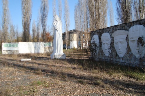 War Memorial Boyuk Pireli #1