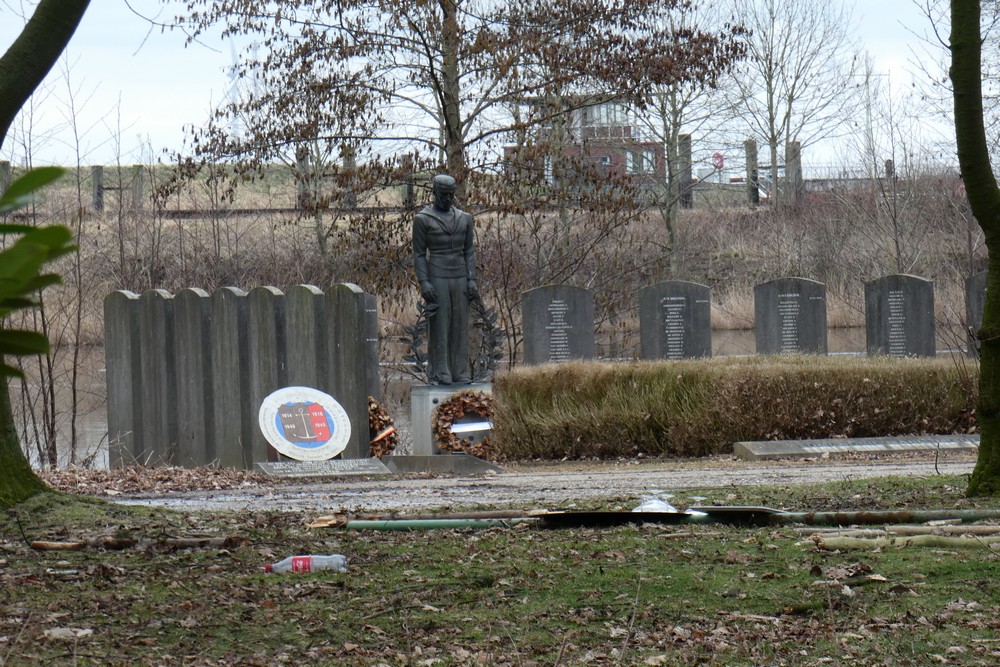 Monument Fallen Seamen Zwijndrecht #1