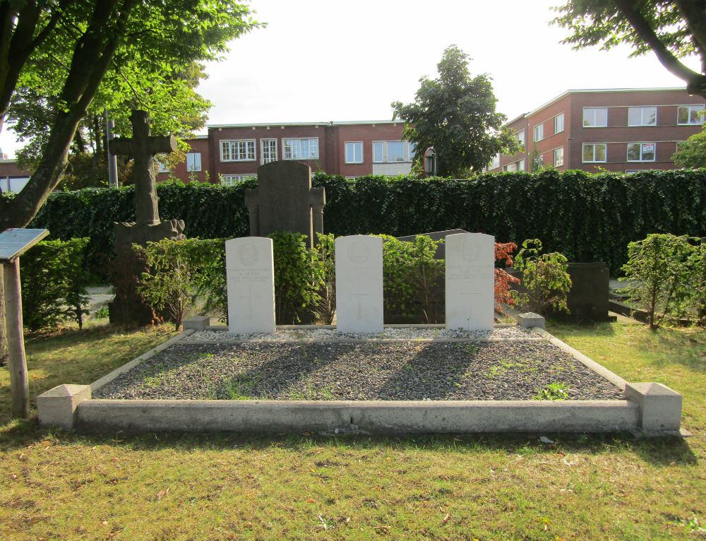 Oorlogsgraven van het Gemenebest Berchem (Antwerpen) #1