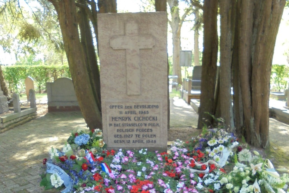 Voormalig Pools Oorlogsgraf Gemeentelijke Begraafplaats Nieuw-Weerdinge #1