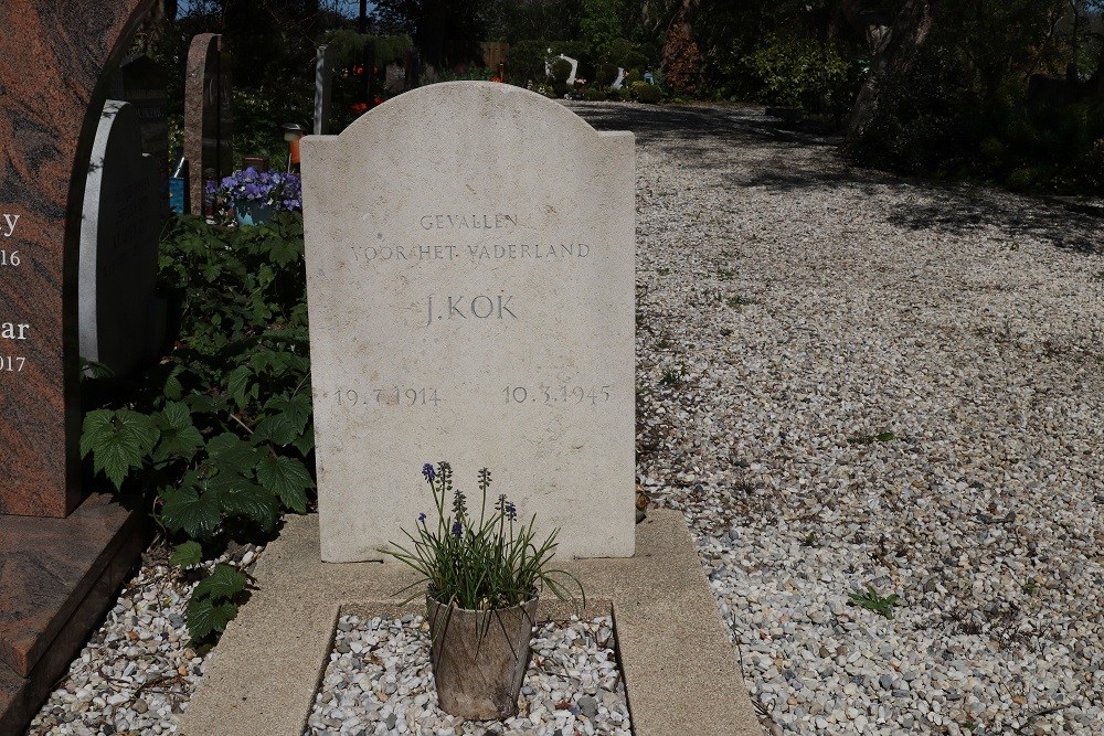Dutch War Graves Reformed Cemetery Assendelft #2