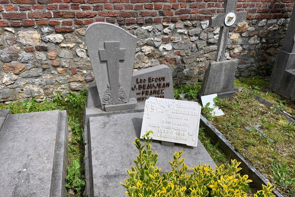 Belgisch Oorlogsgraf Tignée #1