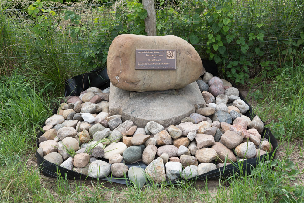 Monument Omgekomen Verzetsstrijders Usselo #1