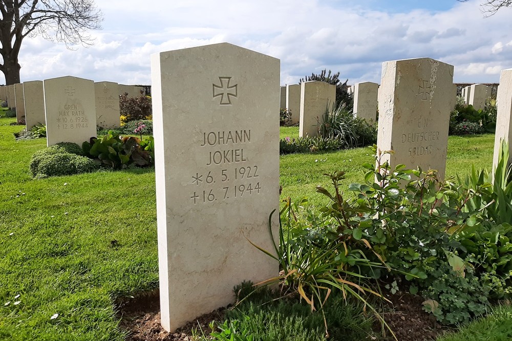 Commonwealth War Cemetery Saint-Manvieu #5