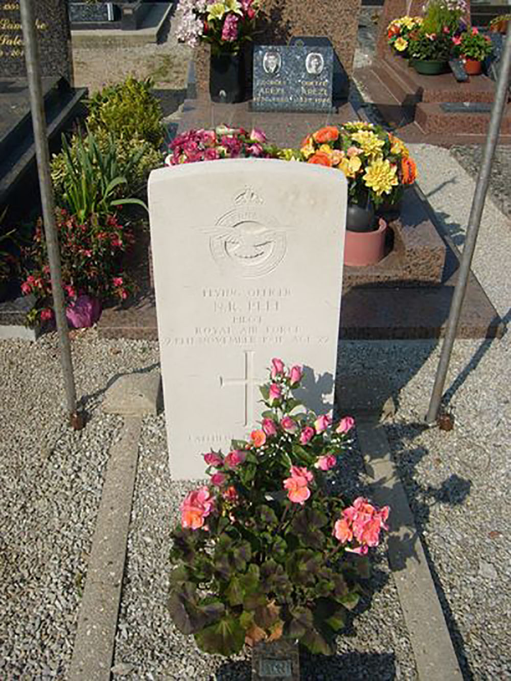 Commonwealth War Grave Grandcamp-Maisy #1