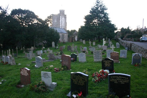 Commonwealth War Grave St Mary Churchyard