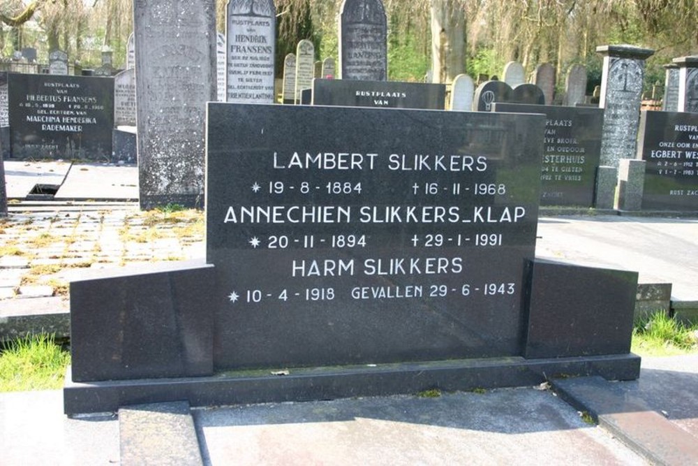 Nederlandse Oorlogsgraven Gemeentelijke Begraafplaats Gieten #3