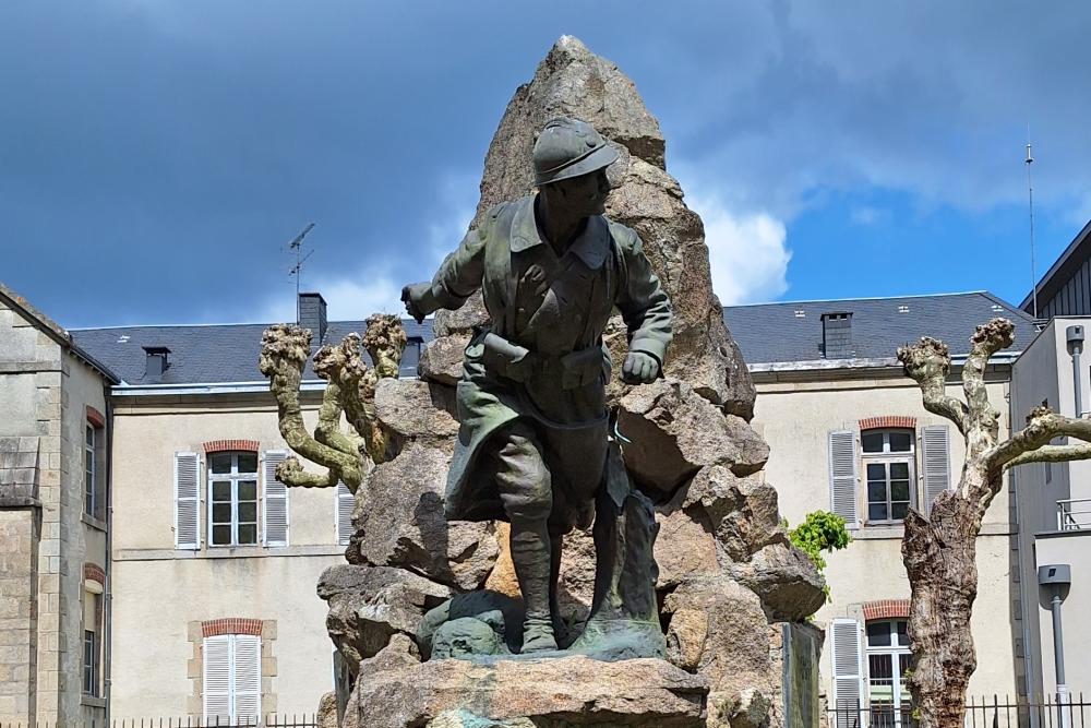 Oorlogsmonument Dun le Palestel #1