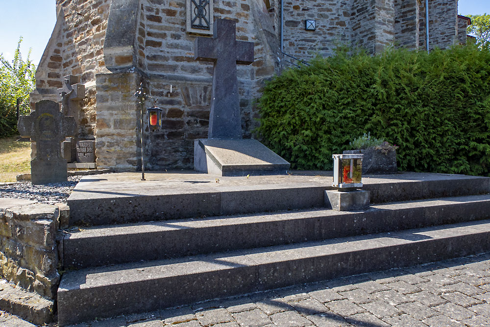 War Memorial Dmpelfeld