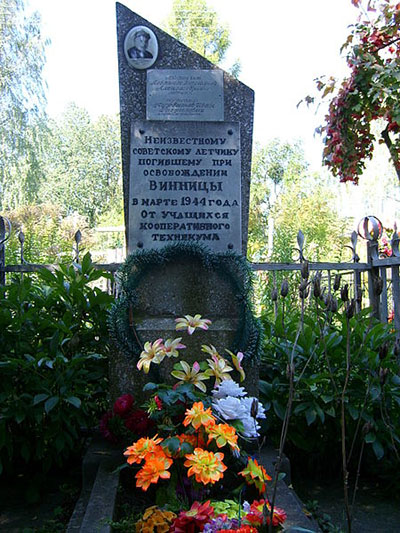 Grave Russian Pilot 1944