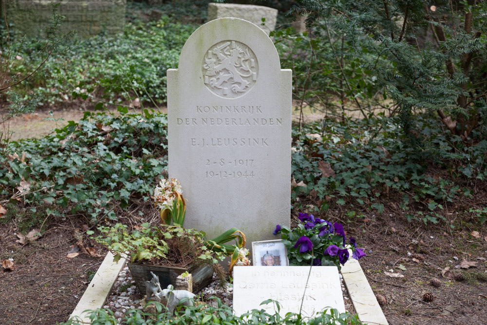 Nederlandse Oorlogsgraven Lochem #2