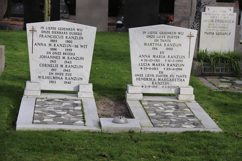 Nederlandse Oorlogsgraven Rooms Katholieke Begraafplaats 't Zand #1