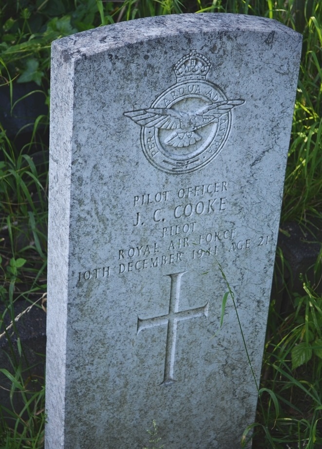 Oorlogsgraven van het Gemenebest St. Thomas Churchyard #1