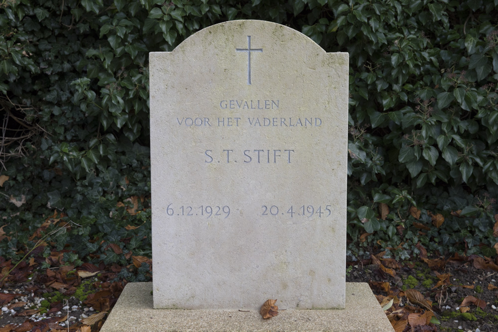 Dutch War Graves Roman Catholic Cemetery Lobith #3