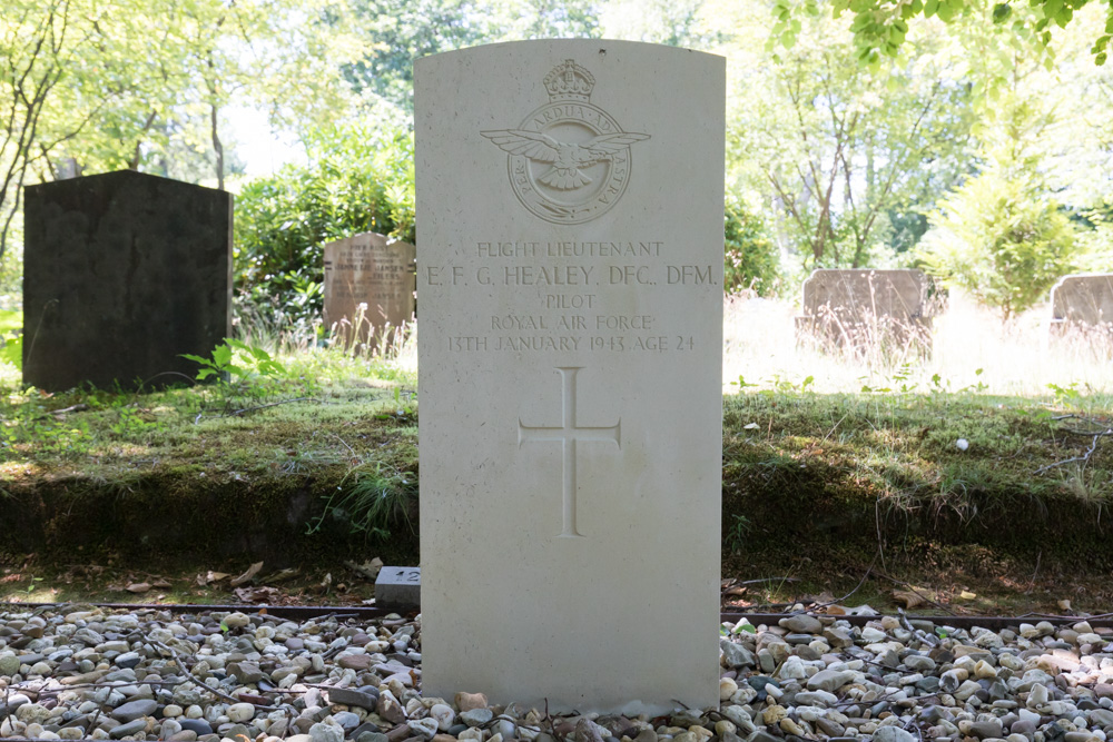 Commonwealth War Graves Cemetery Heidehof Ugchelen #5