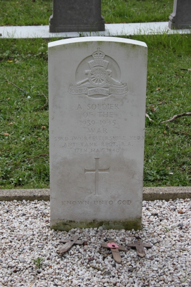 Commonwealth War Graves Sint-Pieters-Leeuw #4