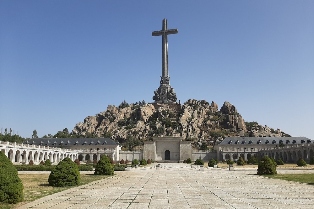 Baslica de la Santa Cruz del Valle de los Cados