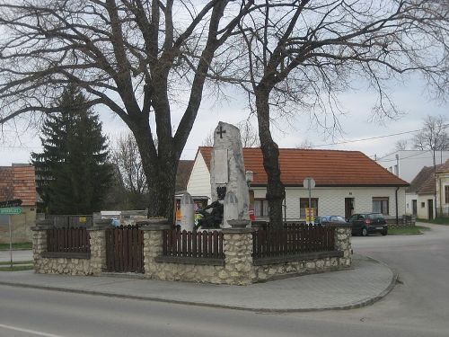 War Memorial Httendorf