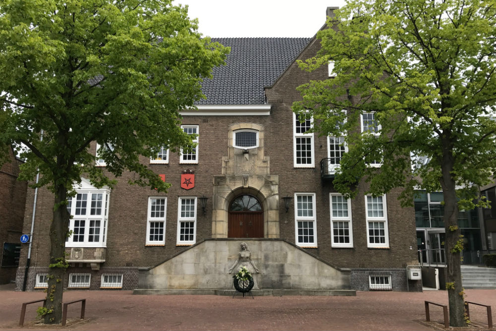 Monument Moeder van het Verzet