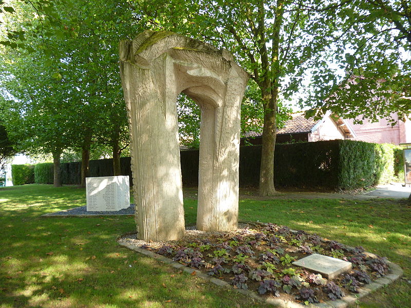 War Memorial Maignelay-Montigny #1