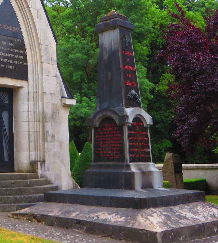 Remembrance Chapel & War Memorial Haumont-prs-Samogneux #2