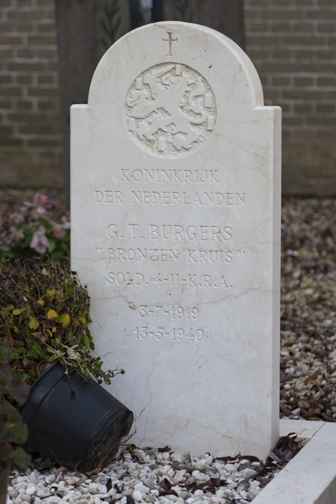 Dutch War Grave Roman Catholic Cemetery St. Hubertus Ooij #3