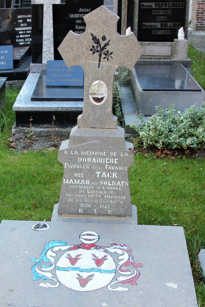 Belgian Graves Veterans Nieuwkapelle #2