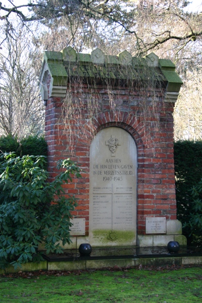 Resistance Memorial RC Churchyard #2