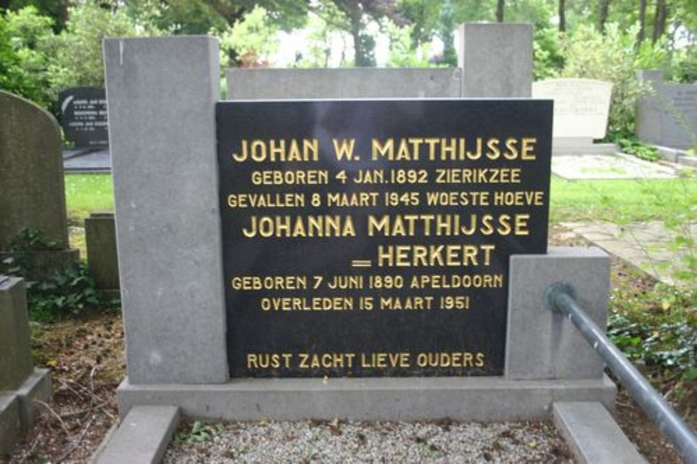 Dutch War Grave Vaassen #1