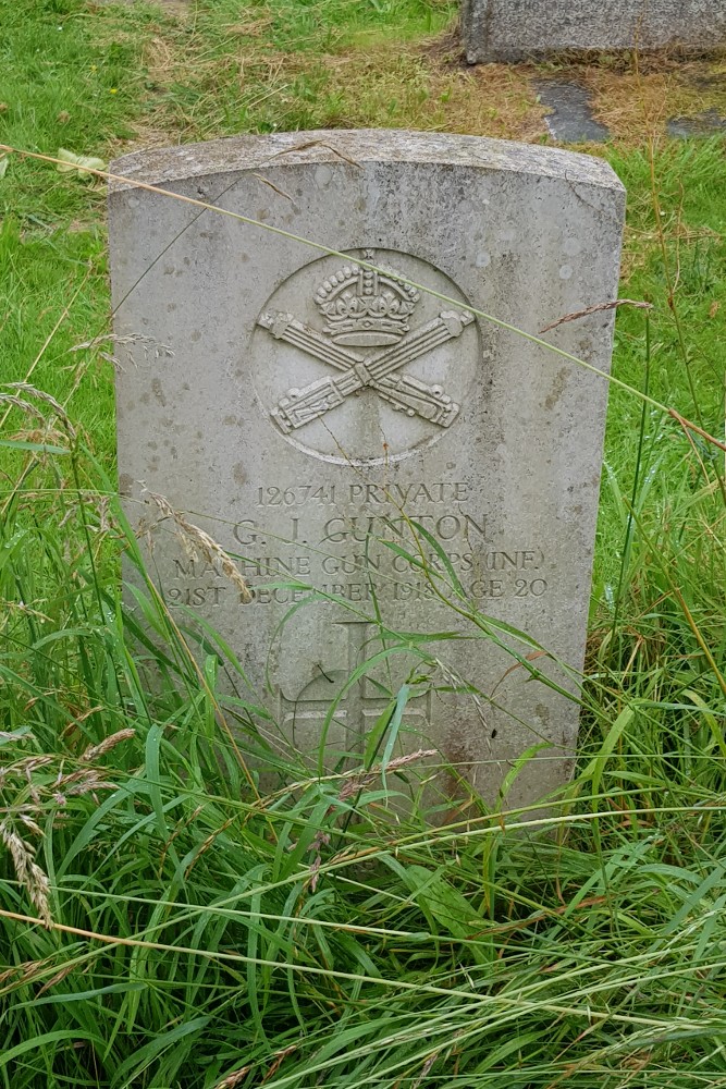 Commonwealth War Graves St Mary Churchyard #5