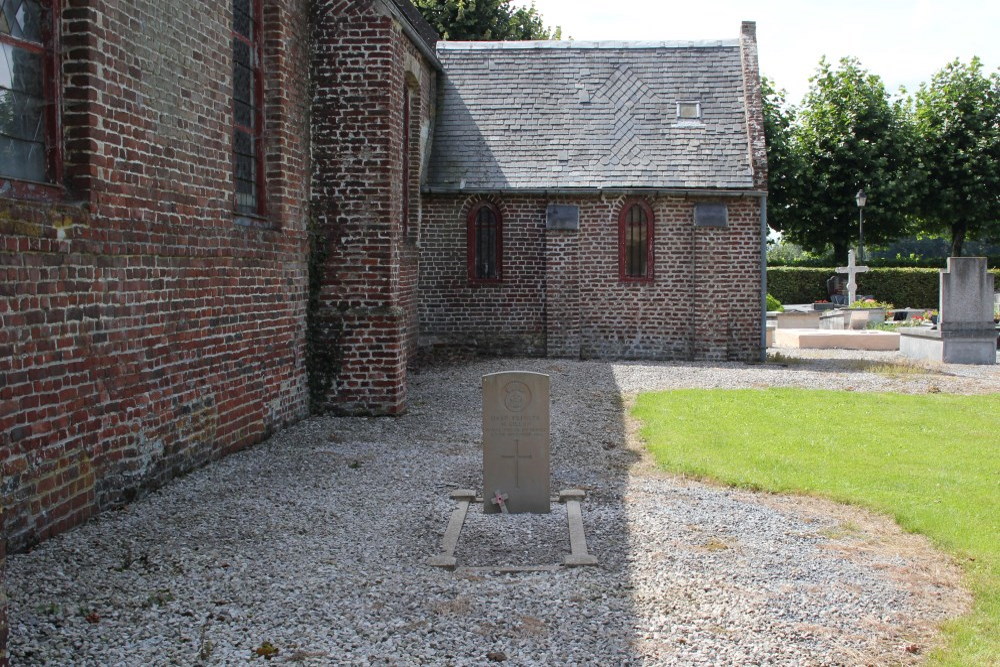Commonwealth War Grave Broxeele