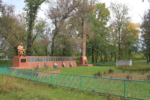 Mass Grave Russian Soldiers & War Memorial