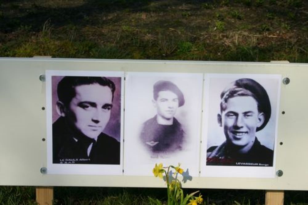 Oorlogsmonument Franse SAS Parachutisten #2