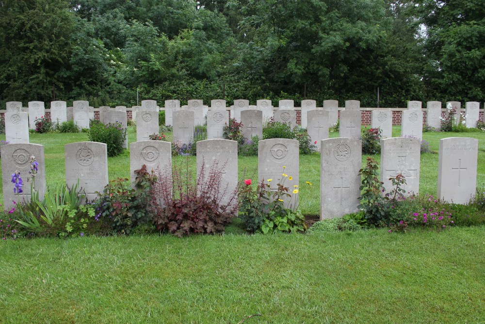 Commonwealth War Cemetery Hermies Hill #5