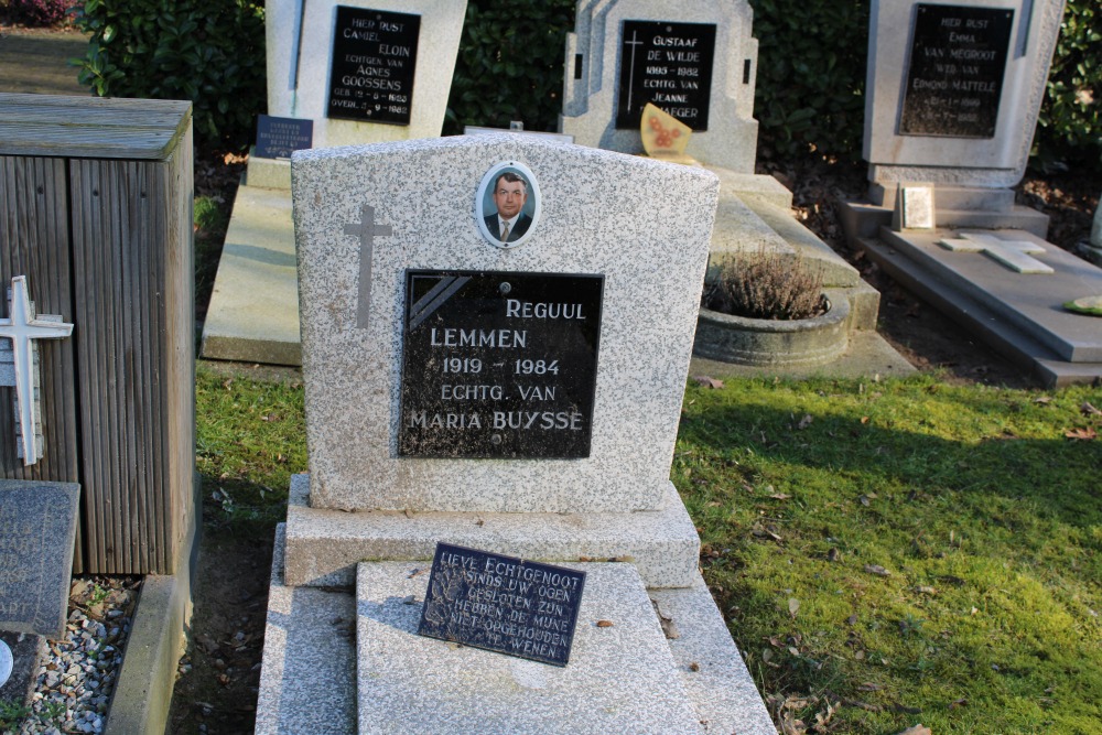 Belgian Graves Veterans Moerbeke-Waas Kruisstraat #2