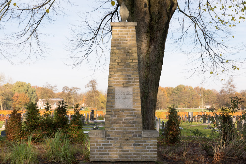 Oorlogsmonument Protestante Begraafplaats Bergum #1