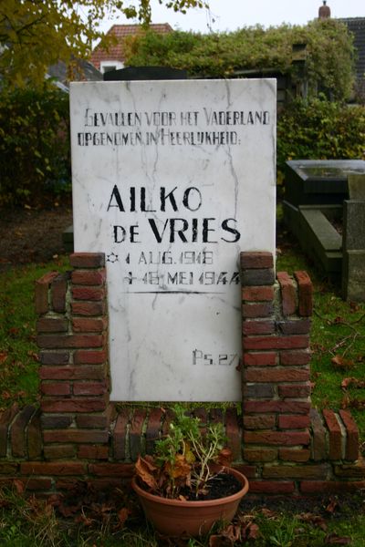 Dutch War Grave Warfhuizen #2