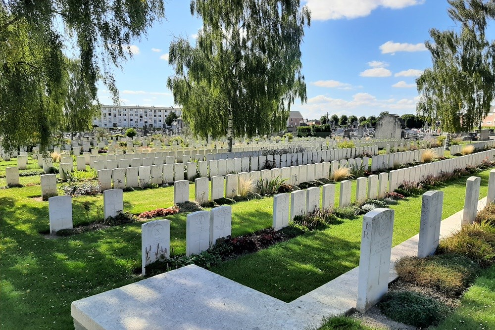 Commonwealth War Graves Albert Extension #3
