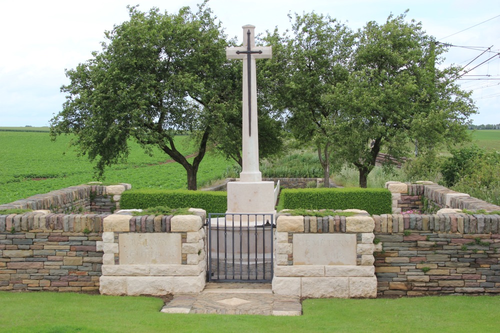 Commonwealth War Cemetery Railway Cutting #1