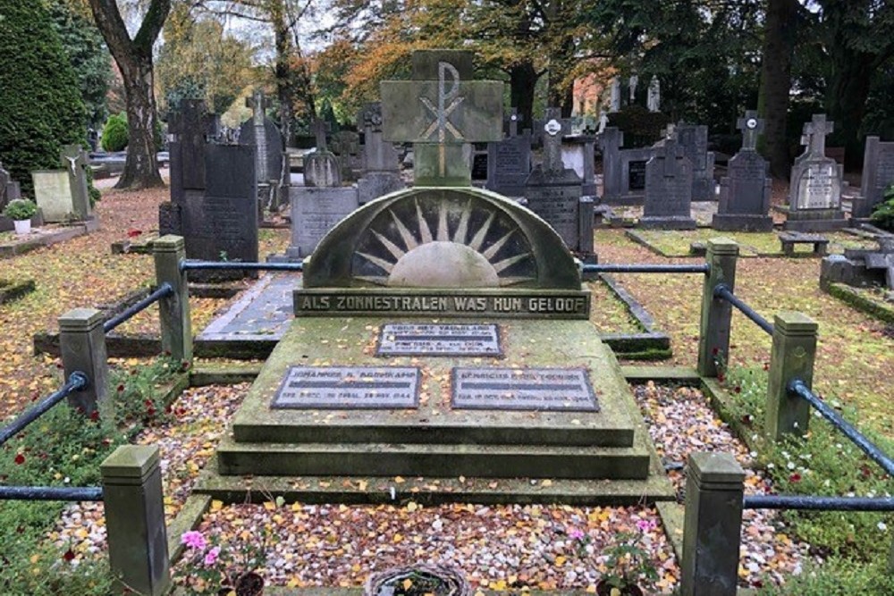 Dutch War Graves Municipal Cemetery Borne #1
