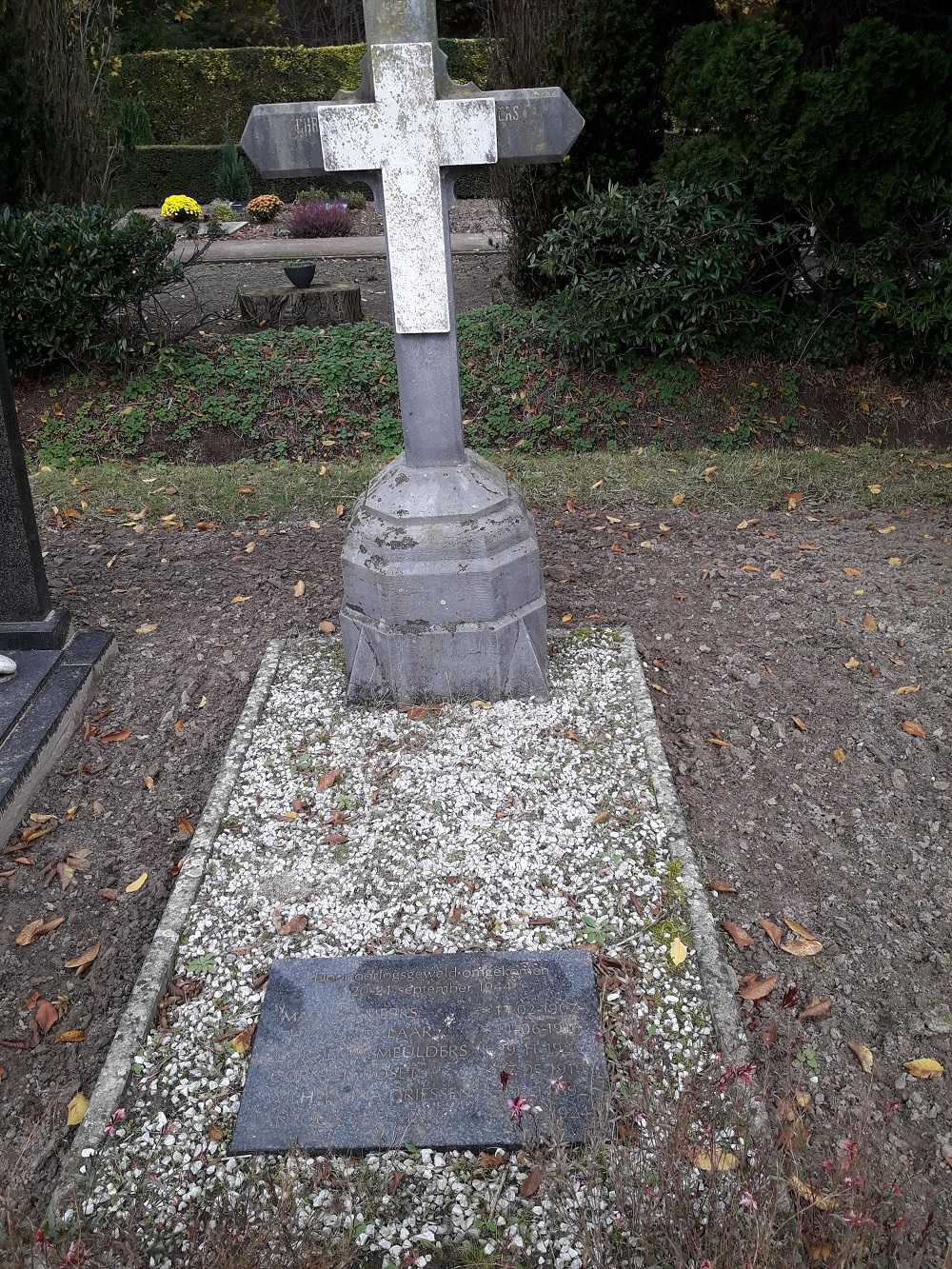 Oorlogsmonument Kerkhof H Clemens Nuenen #2