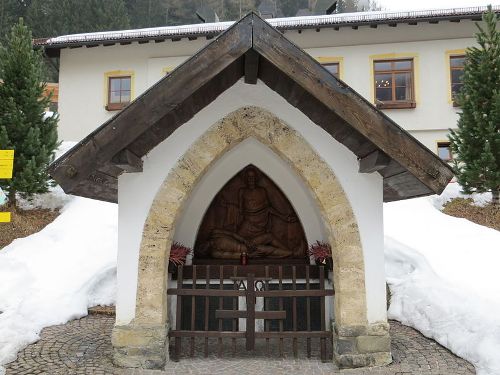 War Memorial Navis #1