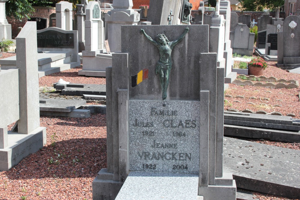 Belgian Graves Veterans Mechelen-Bovelingen Churchyard #1