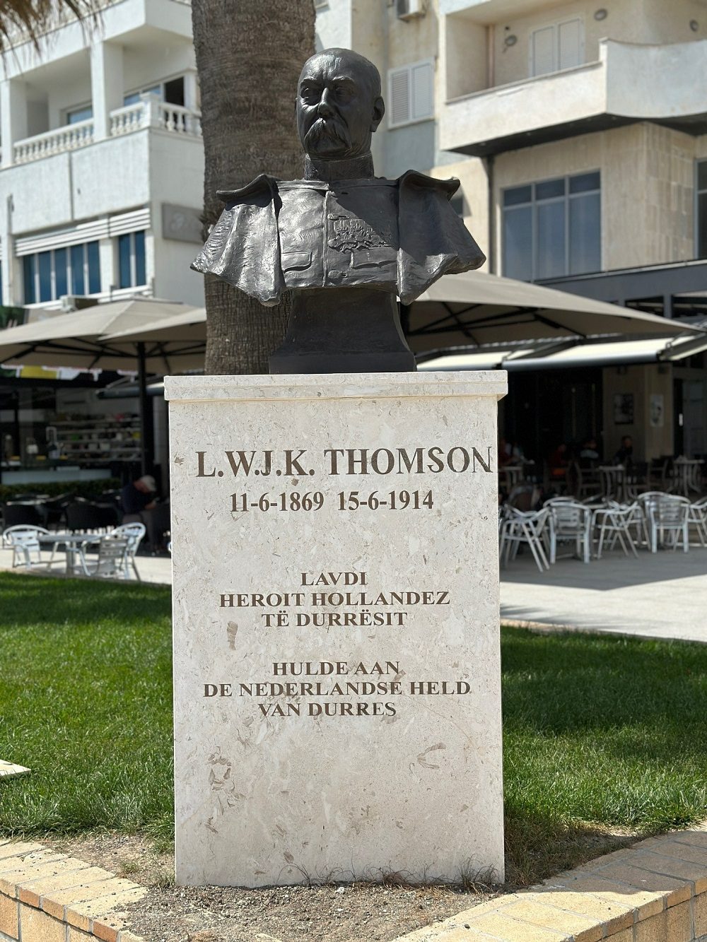 Statue Lodewijk Willem Johan Karel Thomson #2