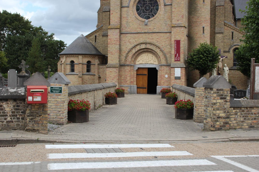 Commonwealth War Grave Voormezele Churchyard