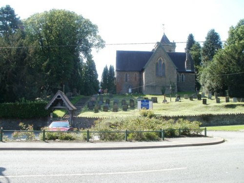 Commonwealth War Graves Holy Trinity Churchyard