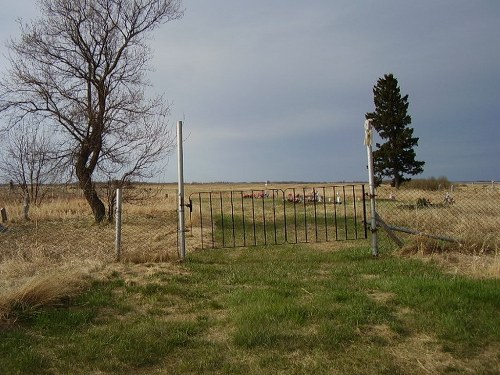 Commonwealth War Grave Duck Lake Cemetery