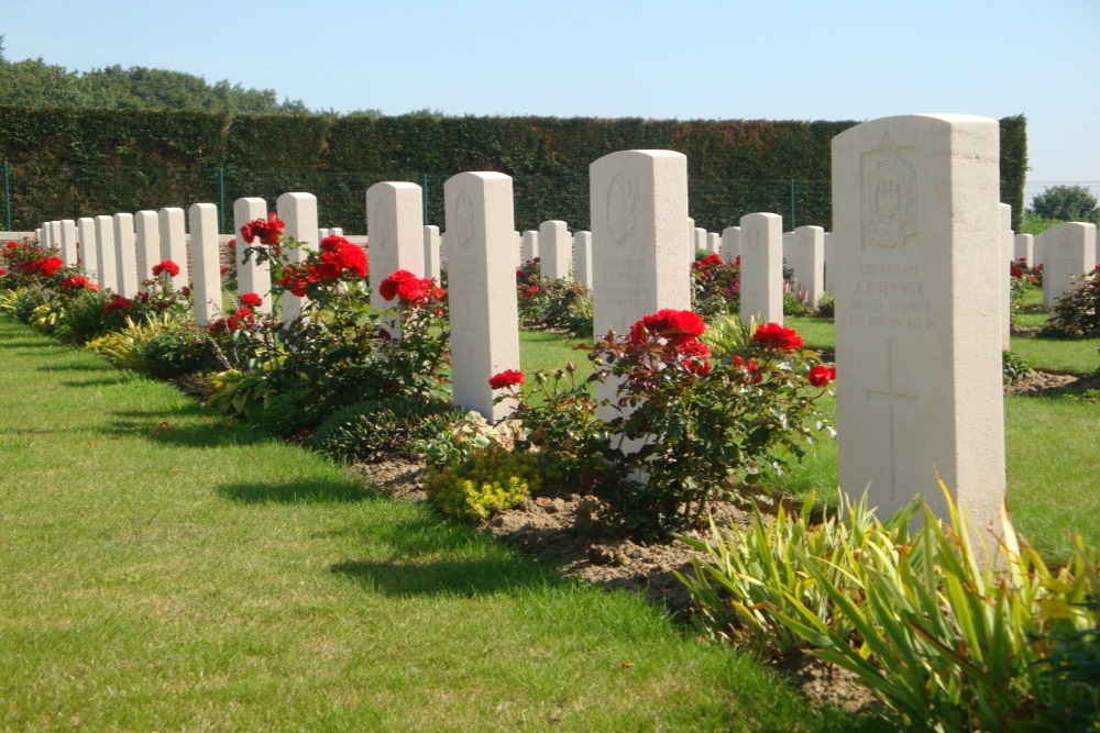 Commonwealth War Cemetery Lindenhoek Chalet #4