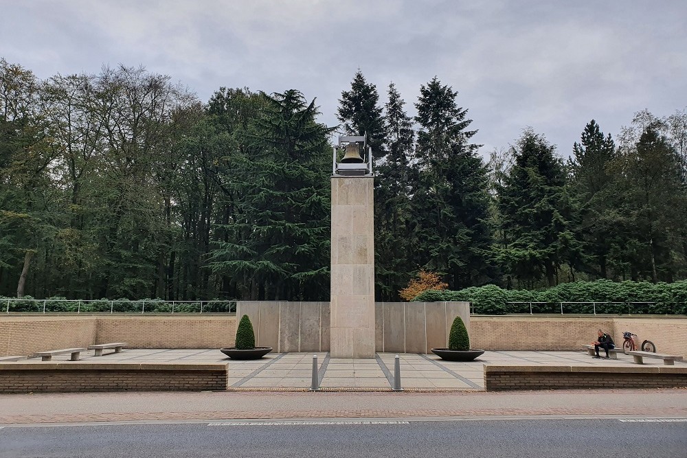 Eerbetoon aan oorlogsvliegers op Grebbeberg